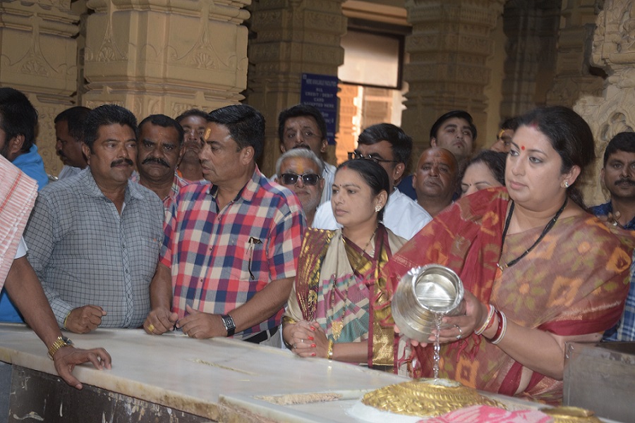 smriti irani visit somnath temple