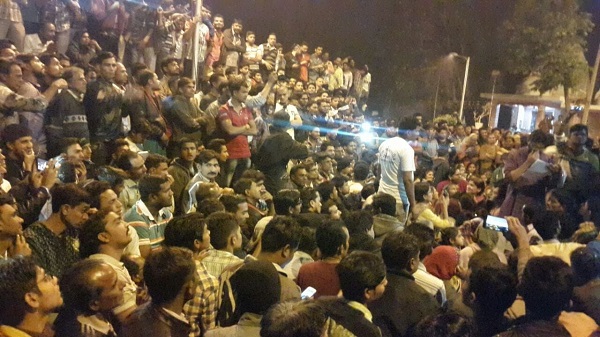 jignesh mevani at gomtipur police station