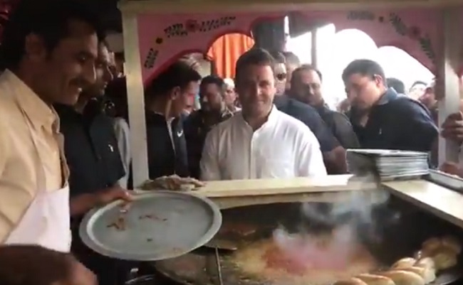 rahul gandhi eats pav bhaji at tarapur anand gujarat