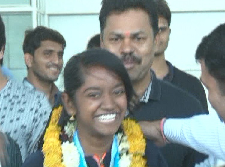 elavenil valarivan returns to ahmedabad with gold at issf junior world cup australia