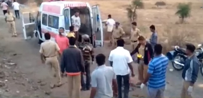 ambulance at accident site in maharastra