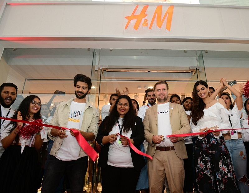 Kartik Aaryan & Diana Penty launch first H&M Store in Ahmedabad