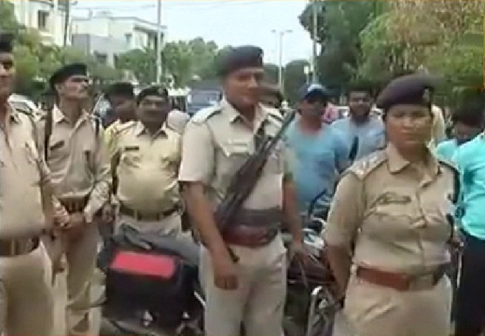 vadodara police at muktanand circle