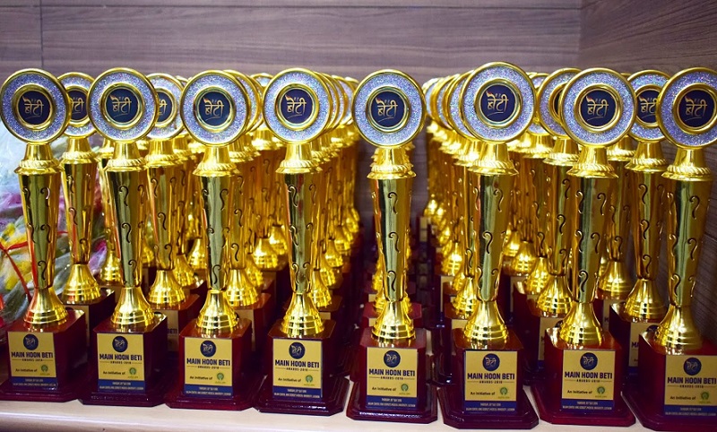 main hoon beti award trophy