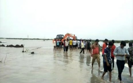 ahmedabad bhavnagar edge broken of highway