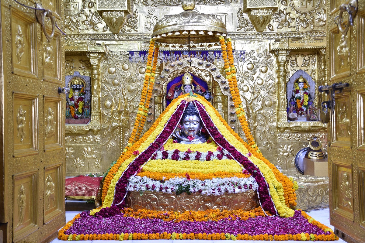 Devotees rush at Somnath Temple in month of Shravan