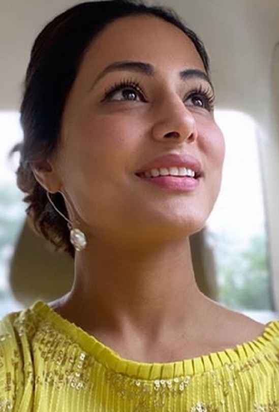 Hina Khan brightens up Diwali with her stunning yellow outfit