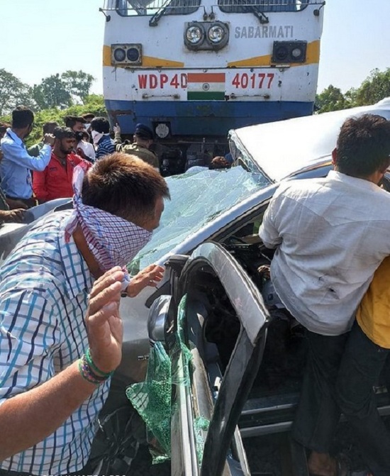 Deadly accident between train and car in Rajkot claims 1 life